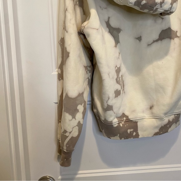 Aritzia TNA Taupe Cream Distressed Tie Dye Cowhide Cozy Fleece Hoodie Size M - Picture 8 of 14